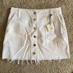 NWT Francesca’s white skirt